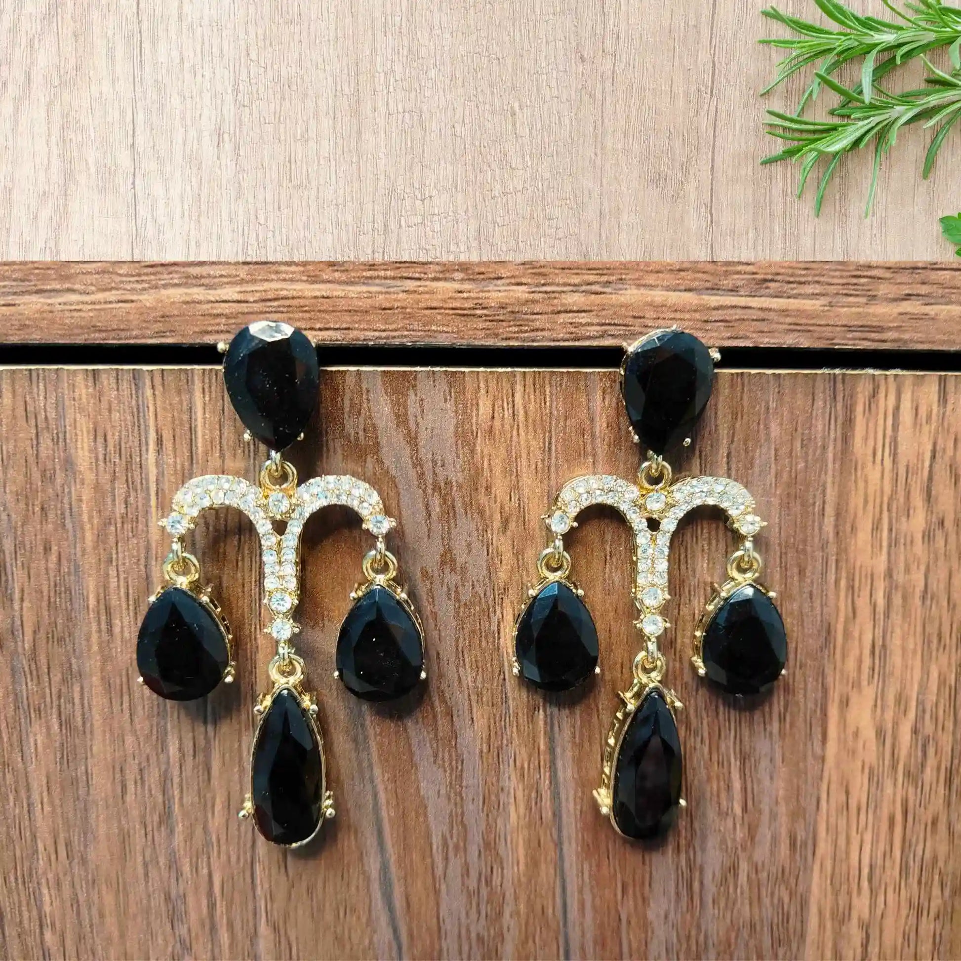 JHILMIL EARRINGS (BLACK)