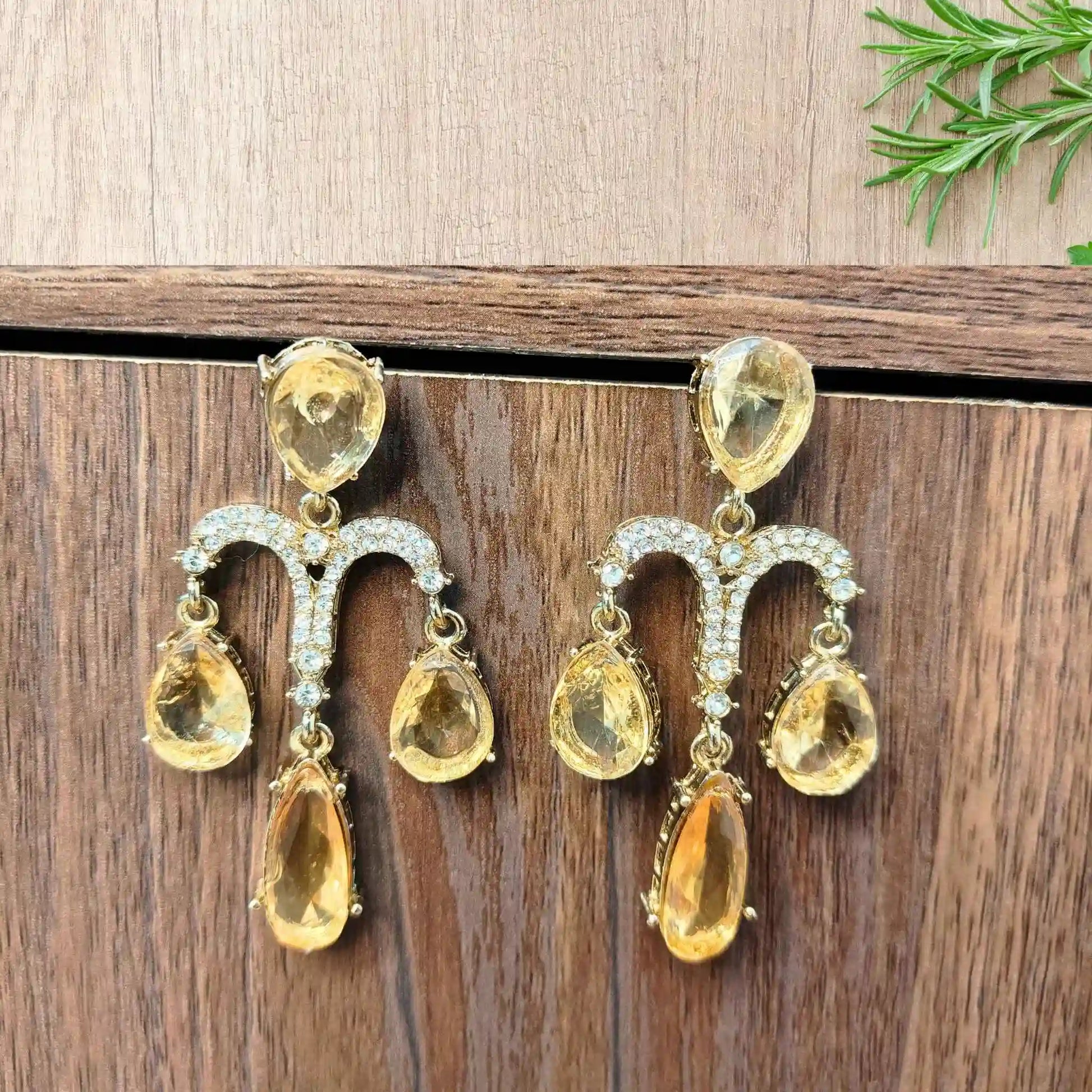 JHILMIL EARRINGS (GOLDEN)